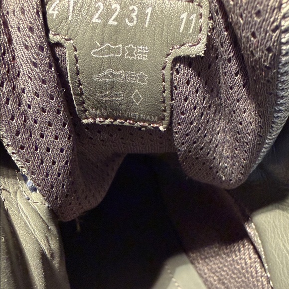 Prada Dark Blue High-Top Patent leather Sneakers with Red Detail - Picture 11 of 12